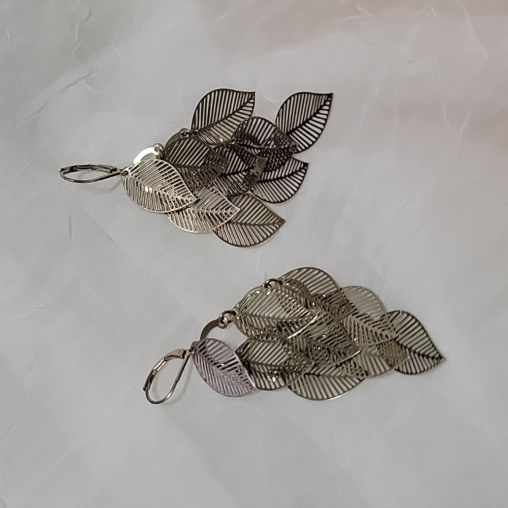 Dangle gold leaf earrings